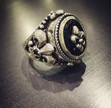 OVAL FRAME RING with FDL SIDES AND CZS
