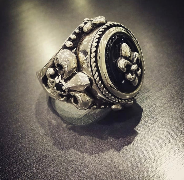 OVAL FRAME RING with FDL SIDES AND CZS