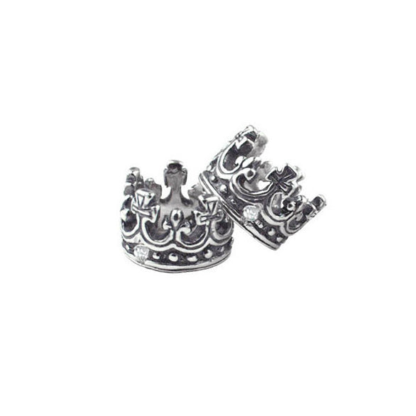 TINY REGAL CROWN PENDANT w/ 1 DIAMOND