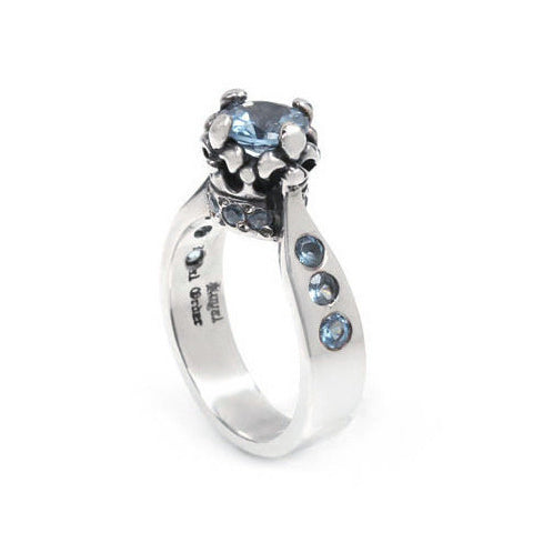 VERSAILLES RING w/ CENTER CZ & CZ SIDES